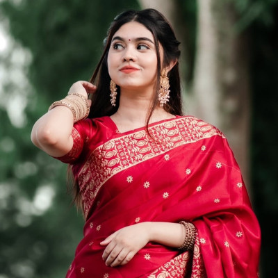 বঁধুয়া বেনারসি শাড়ী + ব্লাউজ (জাপানি সিল্ক)